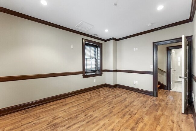 Building Photo - 6 Main St Ext