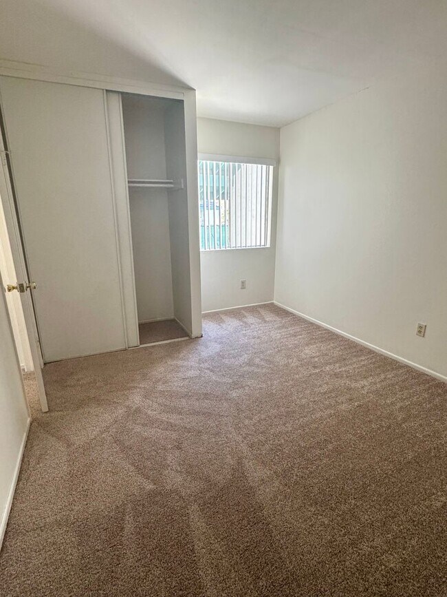 Building Photo - Spacious Upstairs Two-Bedroom 1 & 1/2 Bath...