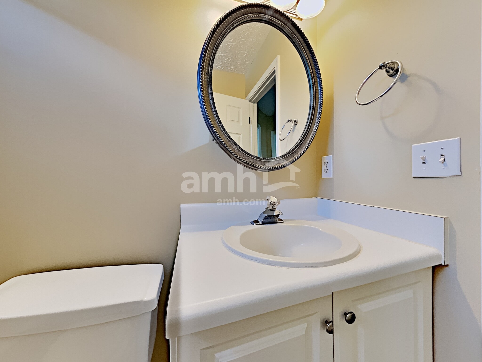 Building Photo - 2510 Baysridge Dr NW