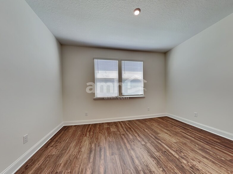 Building Photo - 340 Onate Cir