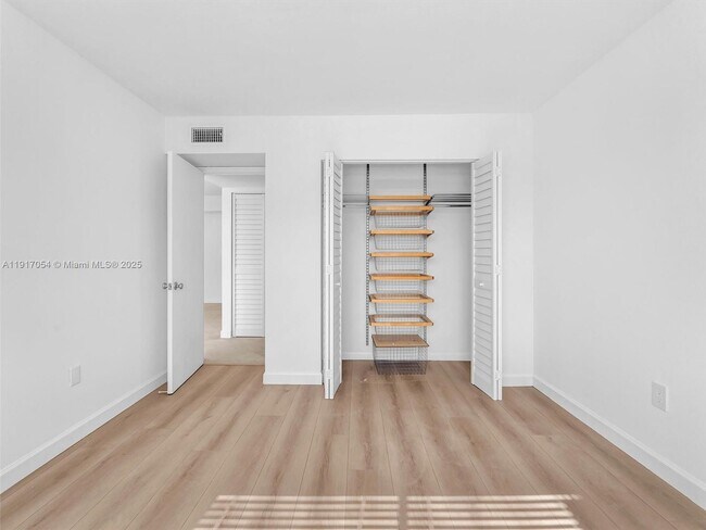 Building Photo - 255 Galen Dr