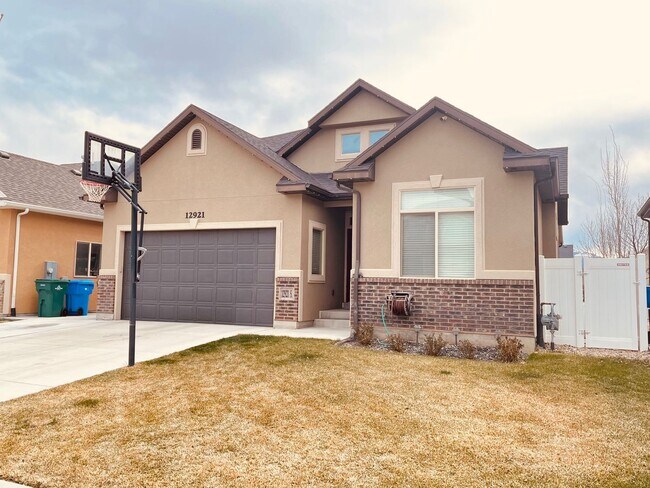 Primary Photo - Great Riverton Home Now Available!