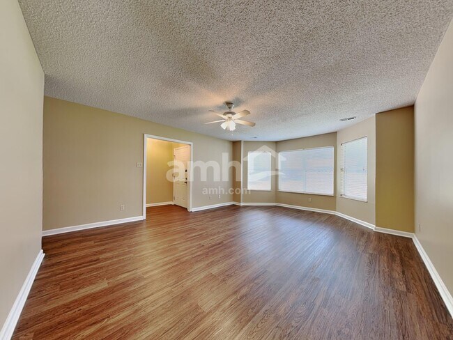 Building Photo - 2524 Cinema Dr