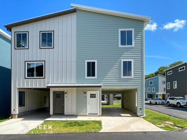 Primary Photo - Beautiful, Brand-New Compact Cottage in So...