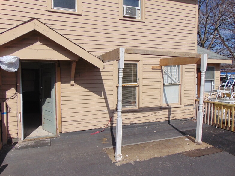 Building Photo - 707 W Huron St