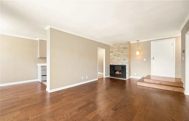 Building Photo - 277 Pleasant St