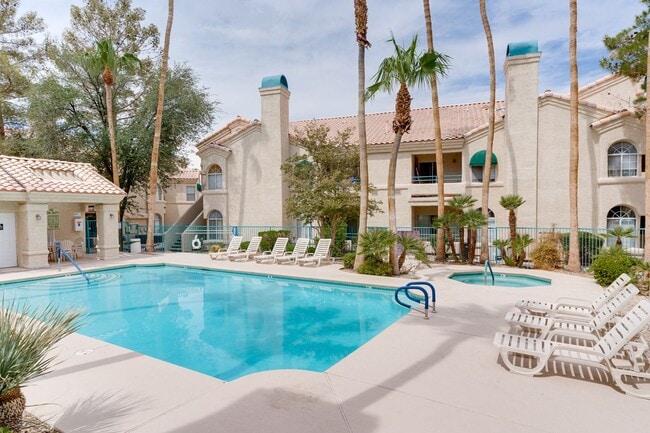 Building Photo - Spacious and Stylish Green Valley First-Floor Unit!!