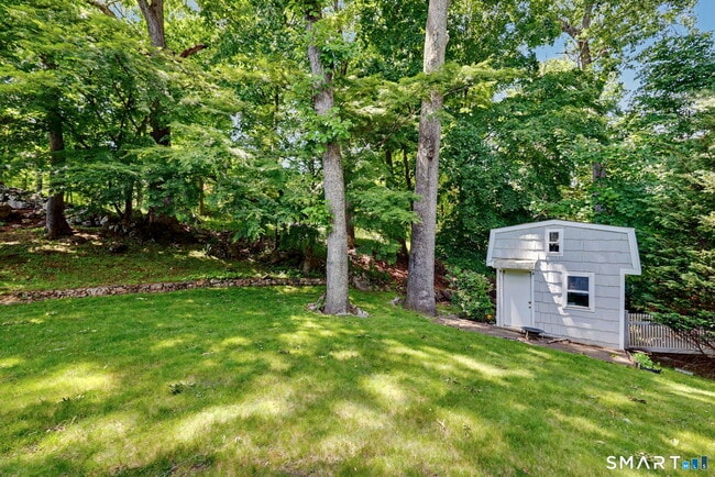 Building Photo - 40 Mianus View Terrace
