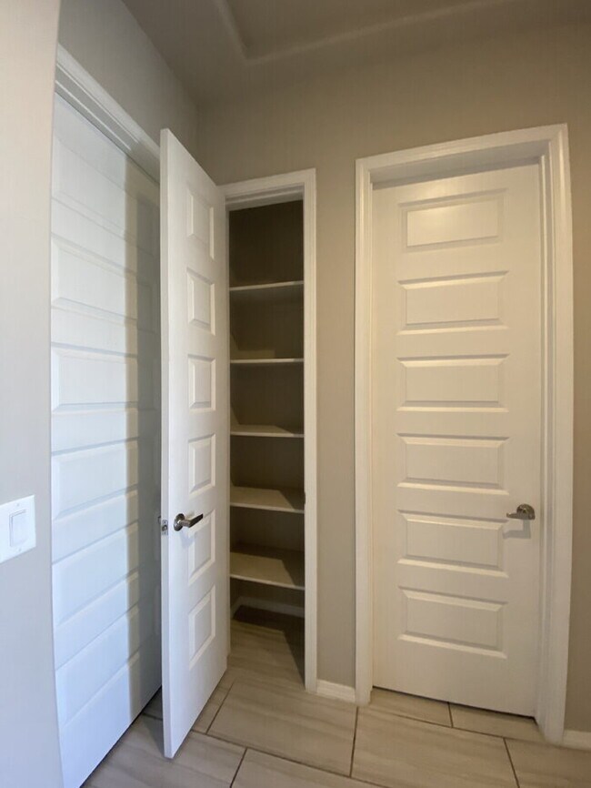 Building Photo - Single story 4BR/2Bath/Open Floor Plan/1907 Sqr Ft