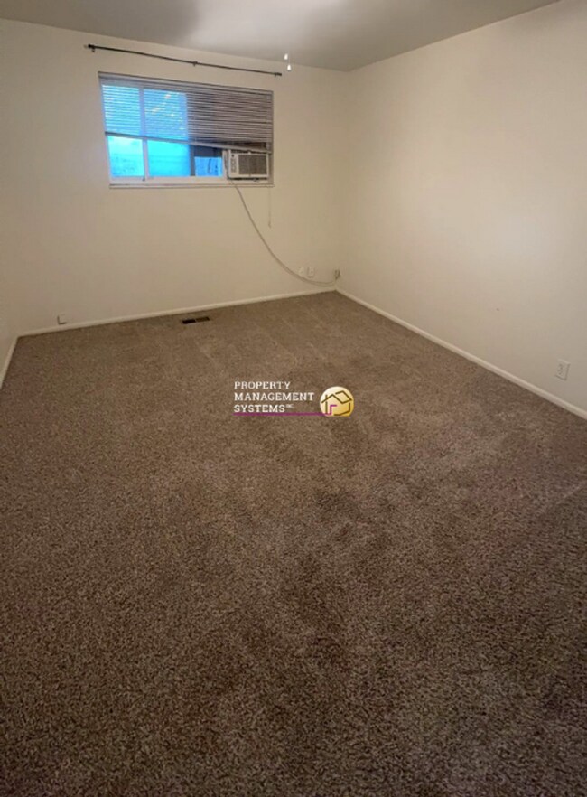 Building Photo - 824-826 E White Maple Way (3700 S)