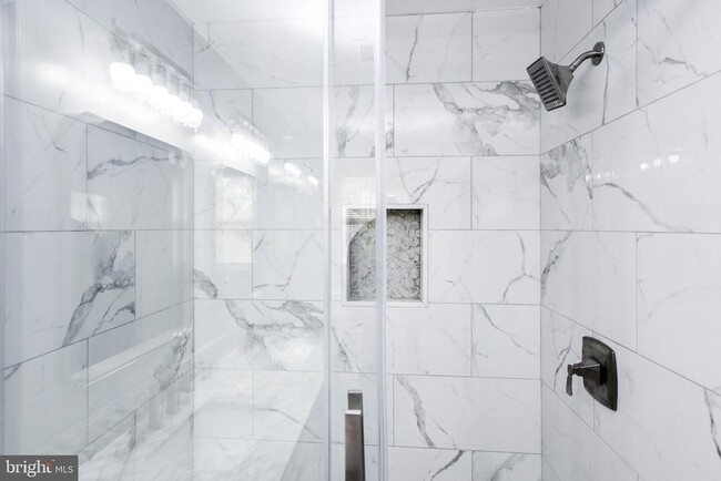 Building Photo - 915 Westlake Dr