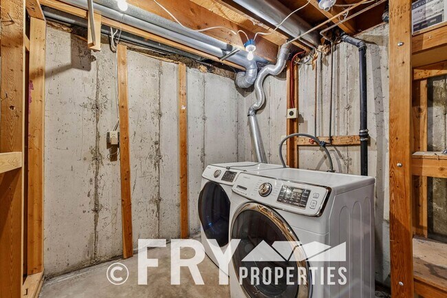 Building Photo - 14313 E Warren Pl