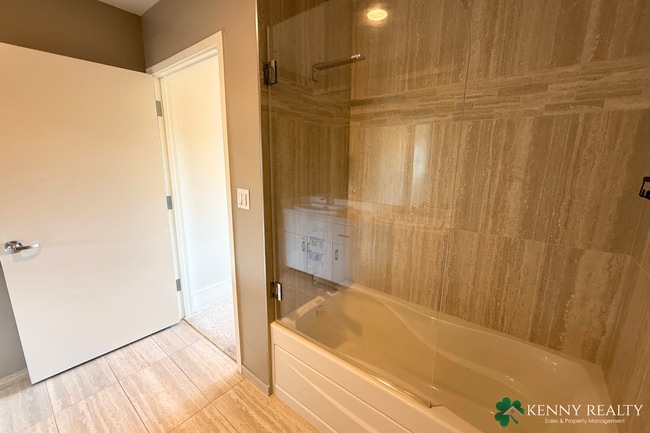 Building Photo - Spacious 2 Bedroom Condo in Prime Burlinga...