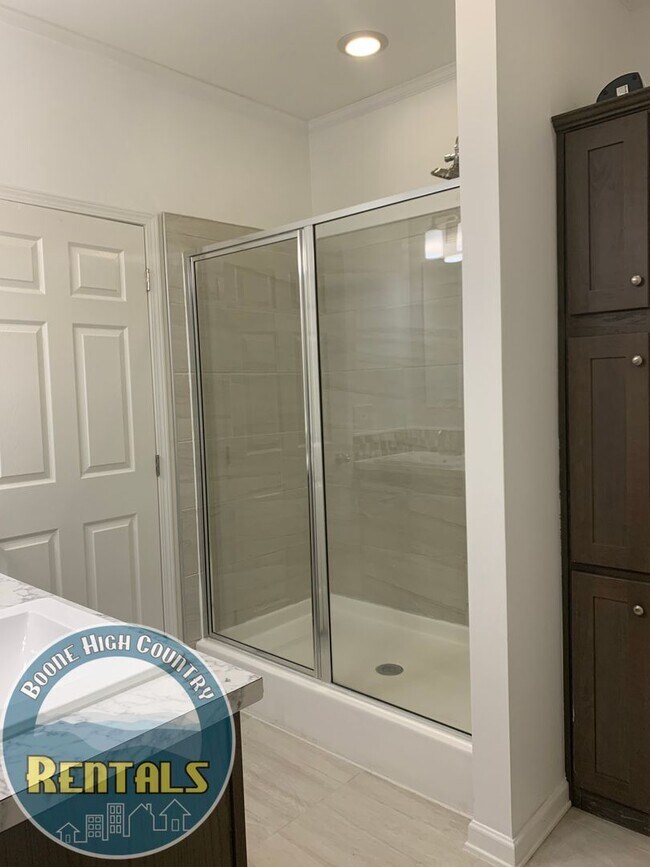 Building Photo - Modern Home Near New Market Center and Downtown Boone