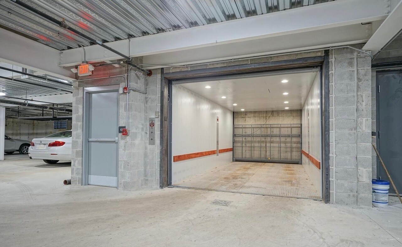 Building Photo - 621 S 24th St
