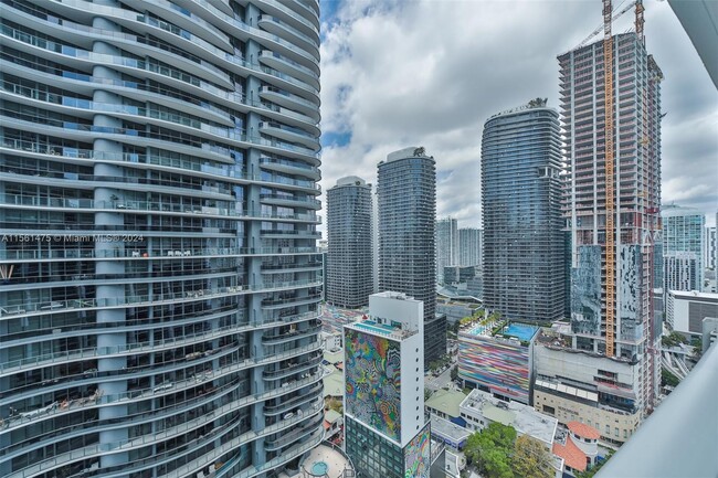 Building Photo - 1010 Brickell Ave