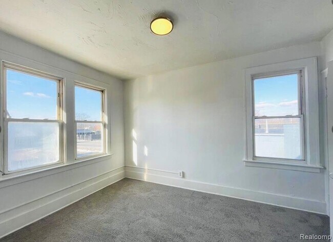 Building Photo - 3548 St Clair St