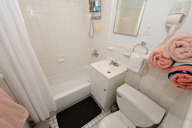 Building Photo - 120 E 39th St