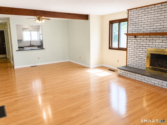Building Photo - 501 Summer Hill Dr