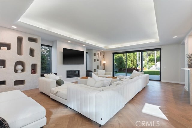 Building Photo - 17437 Oak Creek Ct