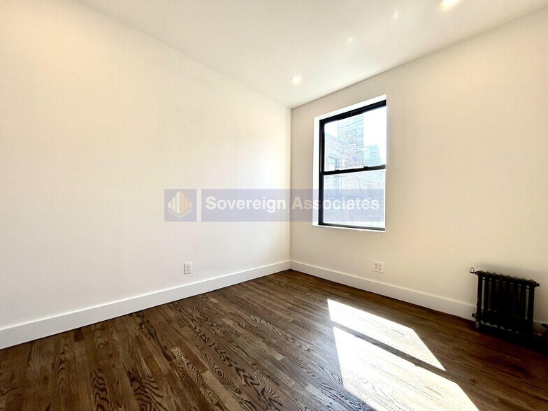 Building Photo - 45 Tiemann Pl