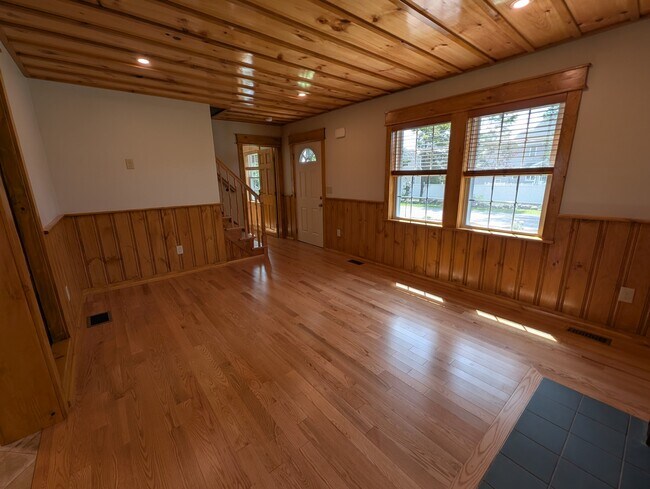 Building Photo - 211 Pine Hill Rd