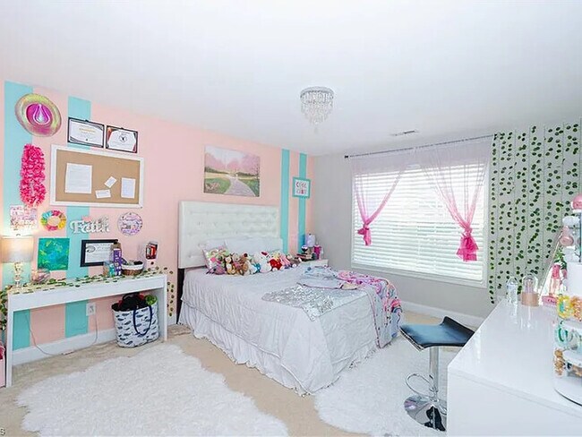 Building Photo - Lease to Own