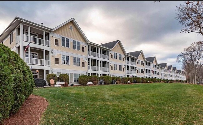 Building Photo - 55 River Front Dr