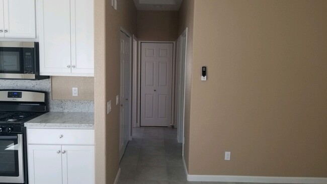 Building Photo - GORGEOUS BRAND NEW 2 BEDROOM 2 BATH QUARTZ...