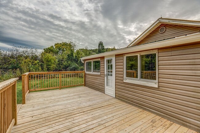 Building Photo - 2 Bdrm / 2 Bath - Remodeled Cottage in Johnson City