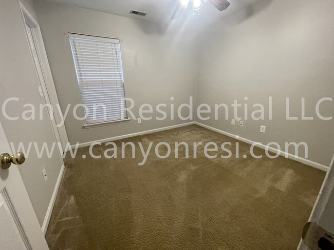 Building Photo - Beautiful 3b Room!Move in ready!