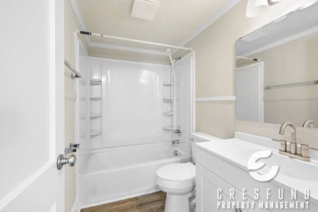 Building Photo - Bright and Cozy Cottage Style 2 Bedroom 1 Bath! Right off Ramsey Street