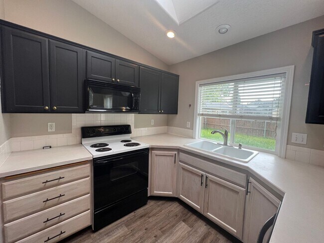 Building Photo - 4 Bedroom 2 Bath Home in Northwest Boise available soon!