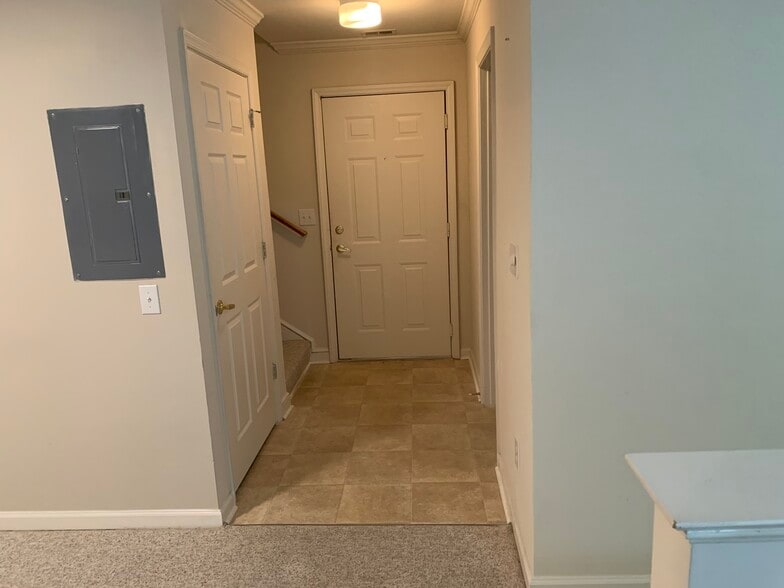Entranceway - 211 S Knollwood Dr