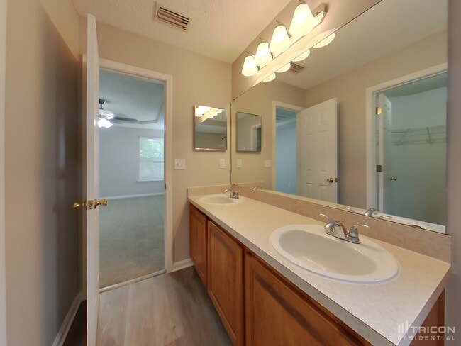 Building Photo - 1127 Summer Springs Drive