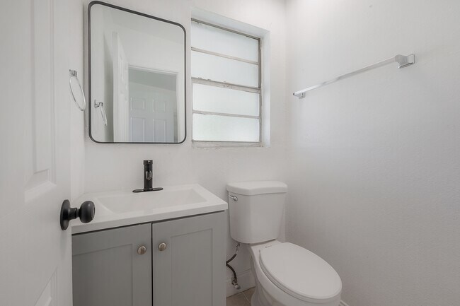 Building Photo - 4710 S 87th St