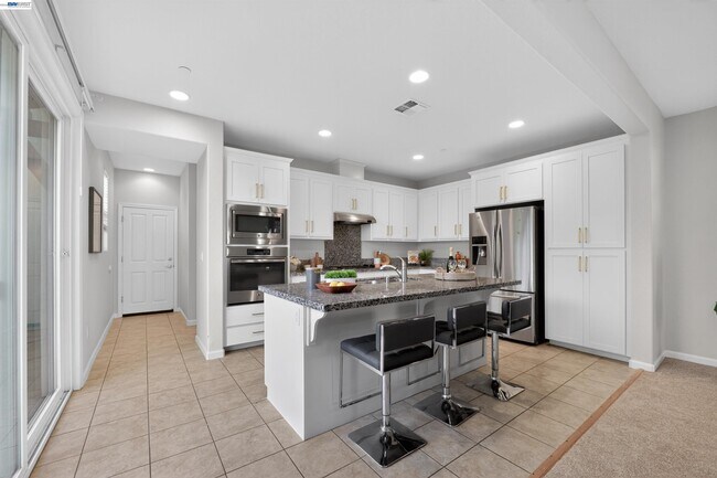 Building Photo - 1005 S Fowler Ln