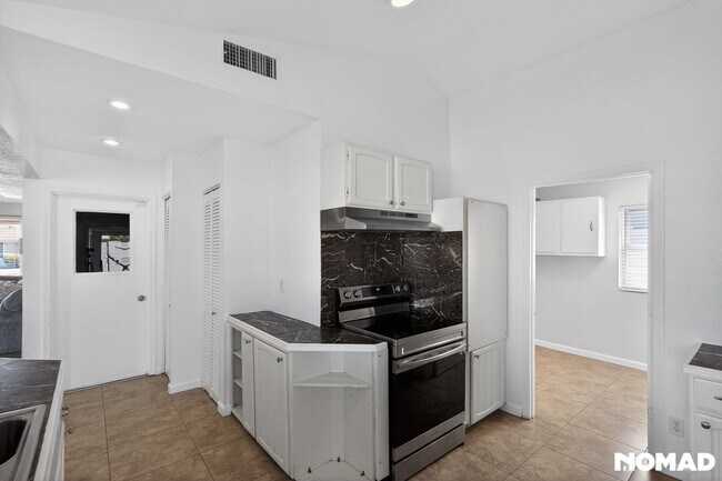 Building Photo - Charming 4BR House in Phoenix