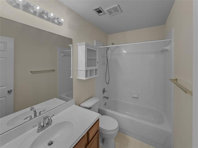 Building Photo - 617 Gentry Ln