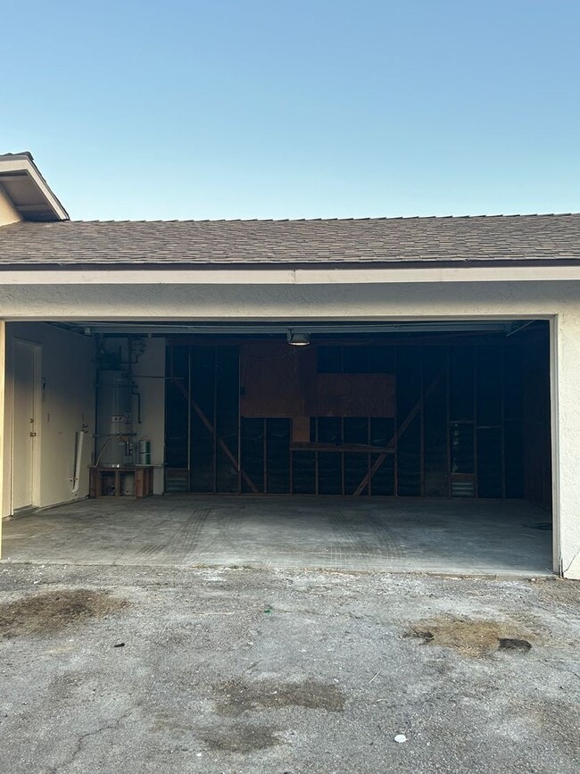 Building Photo - Charming Renovated 3 Bedroom/2 Bath Single...