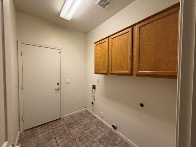 Building Photo - 3130 E Brookwood Ct