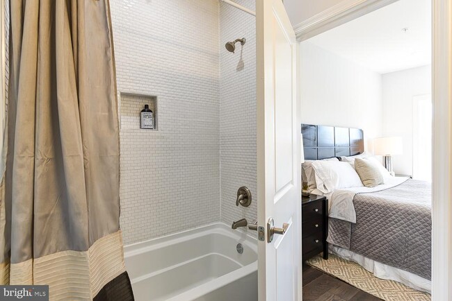 Building Photo - 5905 Eads St NE