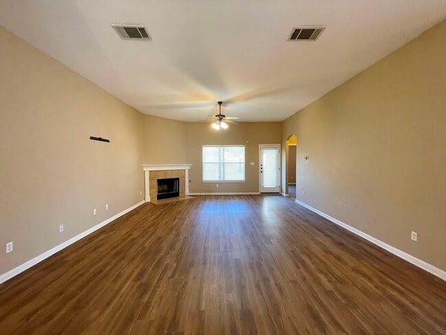 Building Photo - 145 Amber Ash Dr