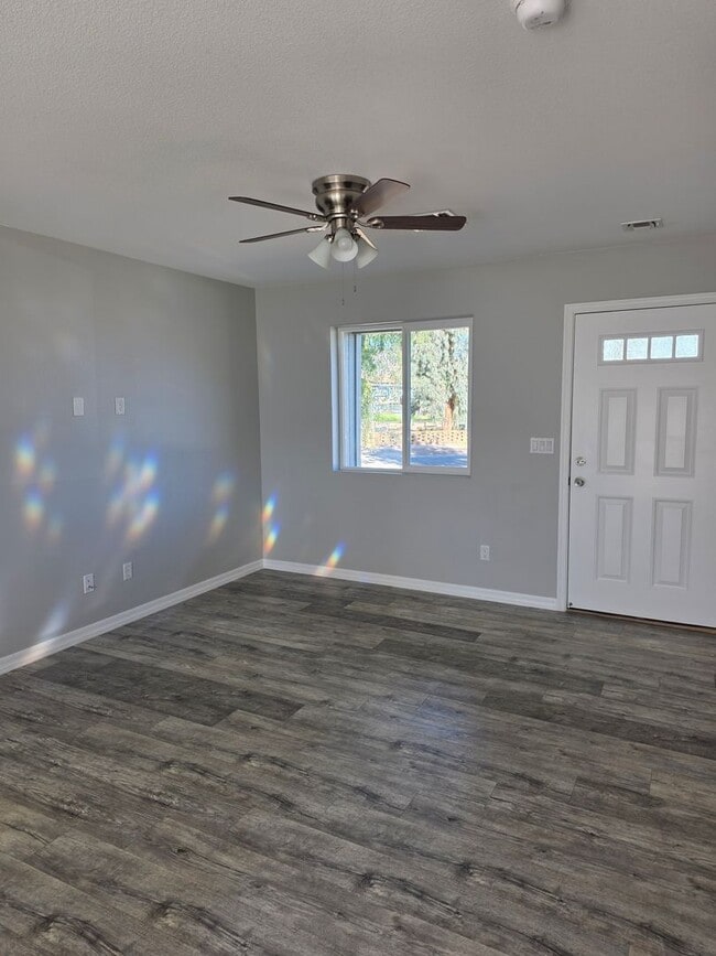 Building Photo - 2 Bed/1 Bath almost brand new in Central BHC