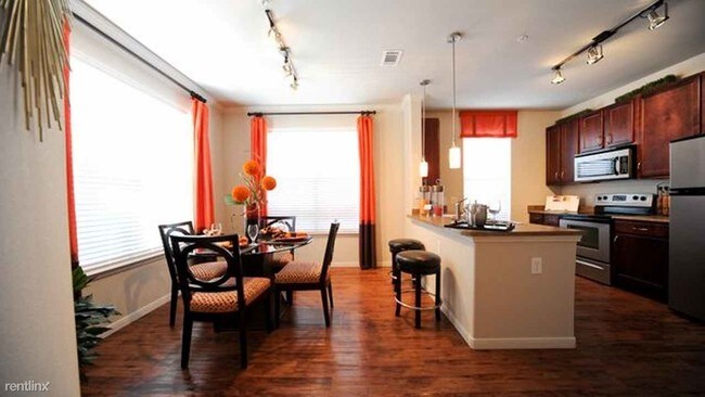 Building Photo - 10851 W Montfair Blvd