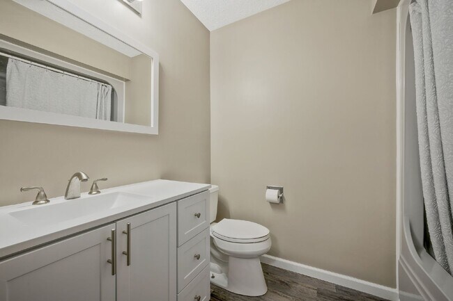 Building Photo - 2 Bed 2 Bath Corporate / Seasonal / Mid-term Lease Available