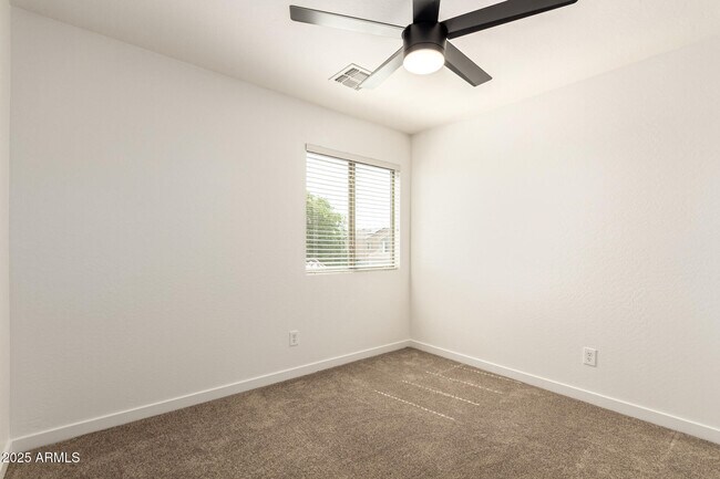 Building Photo - 479 E Dragon Springs Dr