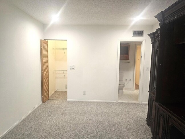 Building Photo - 2600 SW 22nd Ave
