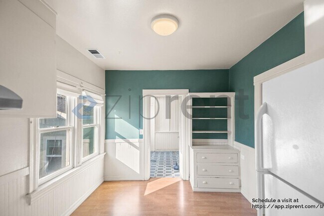 Building Photo - 848 Mead Ave