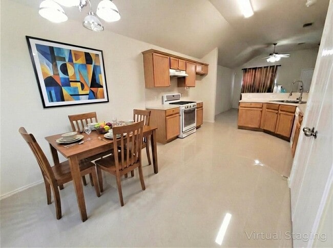 Building Photo - 12406 Magnolia Canyon